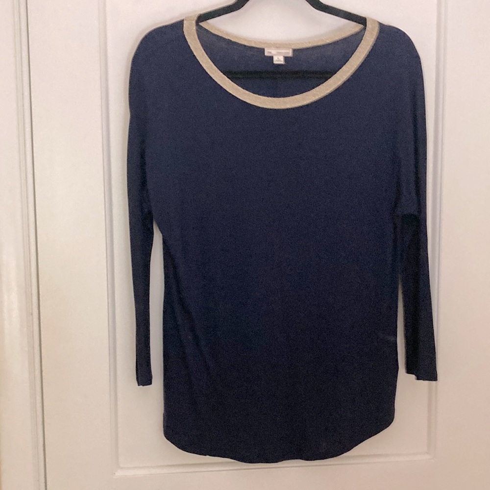 GAP gold/trimmed 3/4 sleeve tee